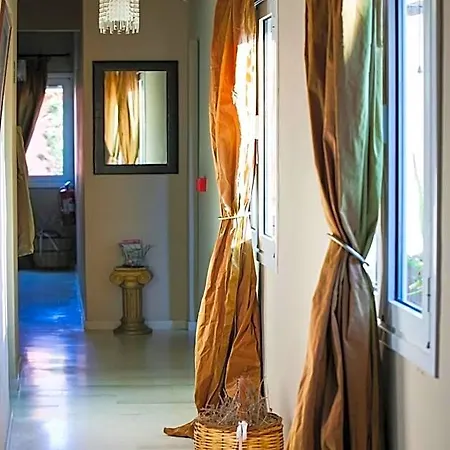 Ξενοδοχείο Captain's House 2*